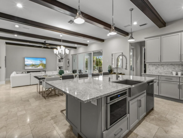 Luxury Luxury Luxury Posh Anna Maria Island Retreat- Stroll to Beach Private Island Key Royale