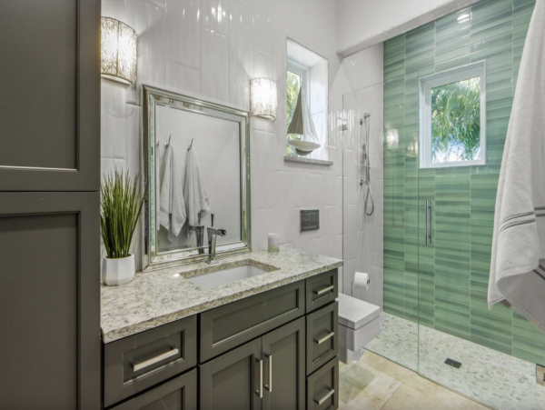 Luxury Luxury Luxury Posh Anna Maria Island Retreat- Stroll to Beach Private Island Key Royale