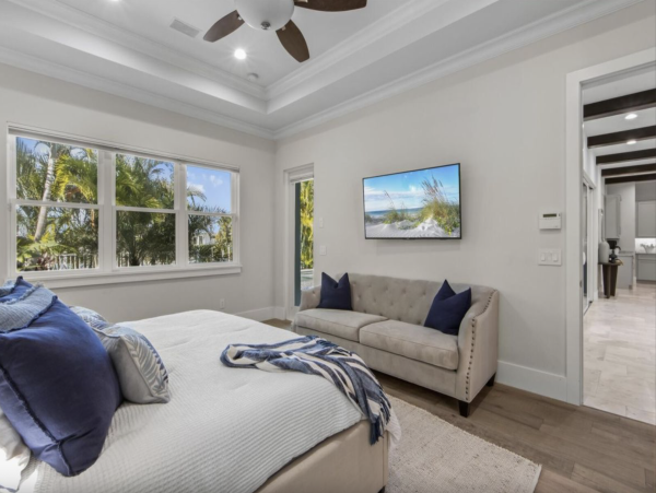 Luxury Luxury Luxury Posh Anna Maria Island Retreat- Stroll to Beach Private Island Key Royale
