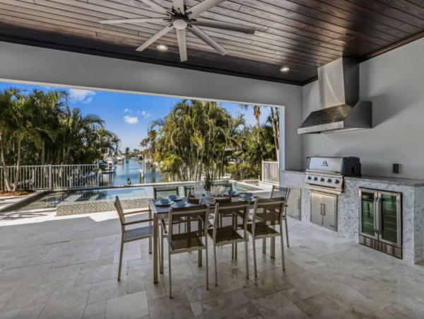 Luxury Luxury Luxury Posh Anna Maria Island Retreat- Stroll to Beach Private Island Key Royale