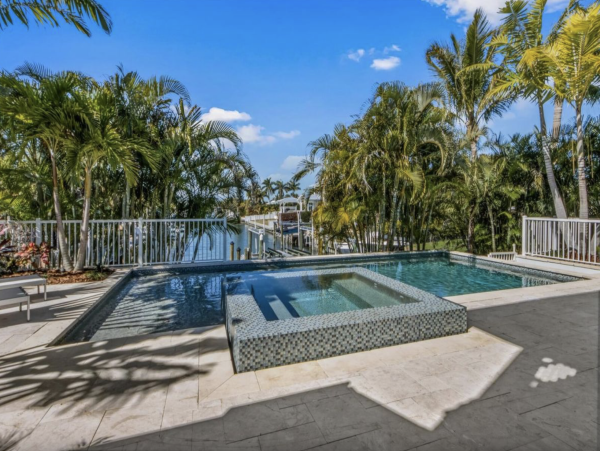 Luxury Luxury Luxury Posh Anna Maria Island Retreat- Stroll to Beach Private Island Key Royale