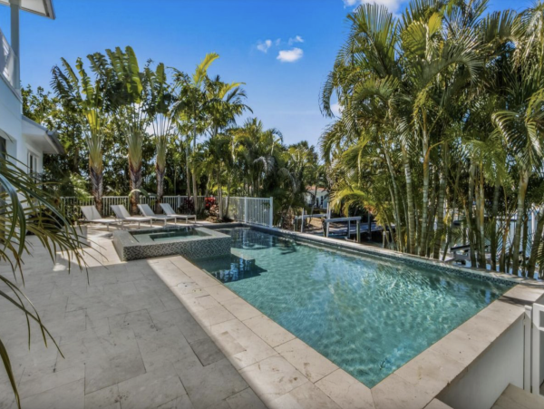 Luxury Luxury Luxury Posh Anna Maria Island Retreat- Stroll to Beach Private Island Key Royale