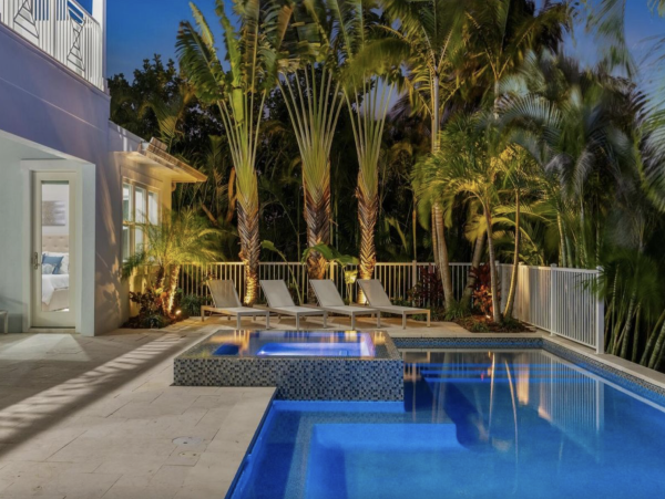 Luxury Luxury Luxury Posh Anna Maria Island Retreat- Stroll to Beach Private Island Key Royale