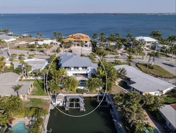 Luxury Luxury Luxury Posh Anna Maria Island Retreat- Stroll to Beach Private Island Key Royale