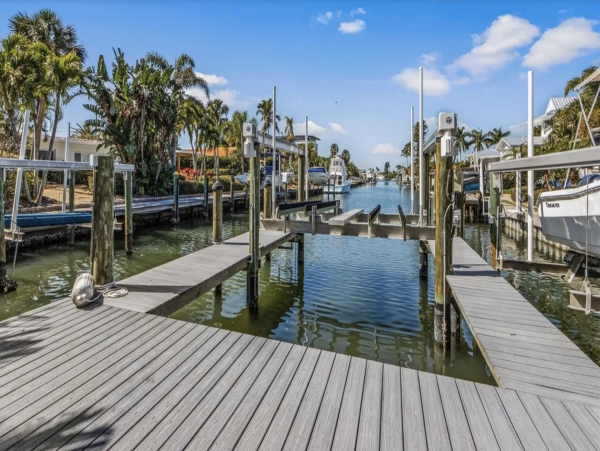 Luxury Luxury Luxury Posh Anna Maria Island Retreat- Stroll to Beach Private Island Key Royale