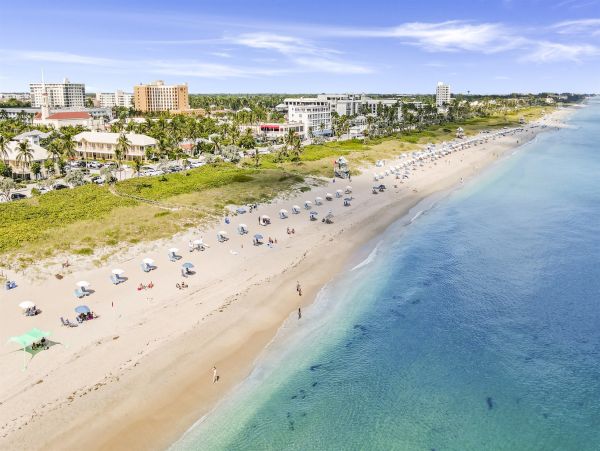Nothing Short of Stunning Stroll To The Beach & Atlantic Avenue