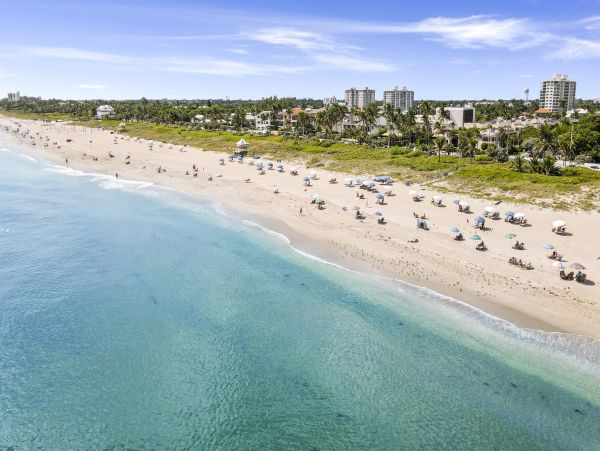 Nothing Short of Stunning Stroll To The Beach & Atlantic Avenue