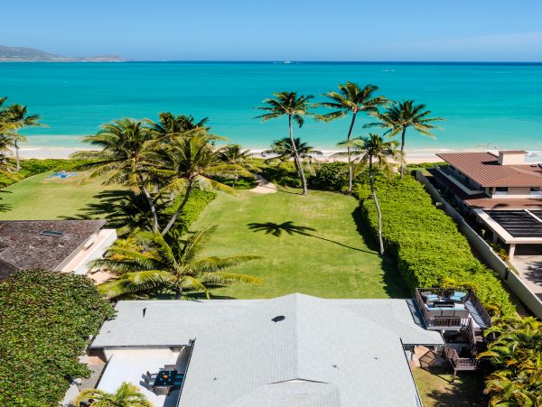 Kailua Beachfront Vacation Rental - Luxury Hawaii Home with Cottage