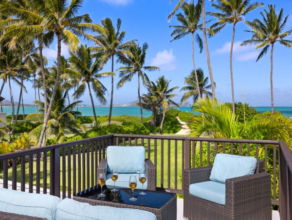 Kailua Beachfront Vacation Rental - Luxury Hawaii Home with Cottage