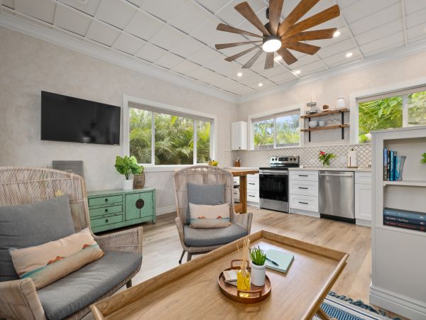 Kailua Beachfront Vacation Rental - Luxury Hawaii Home with Cottage