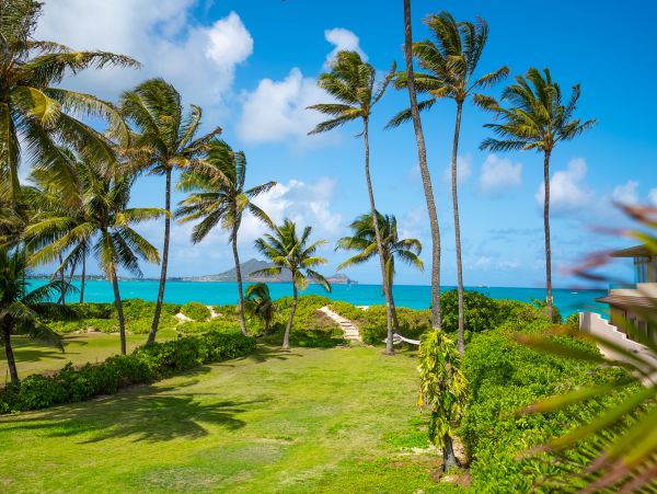 Kailua Beachfront Vacation Rental - Luxury Hawaii Home with Cottage