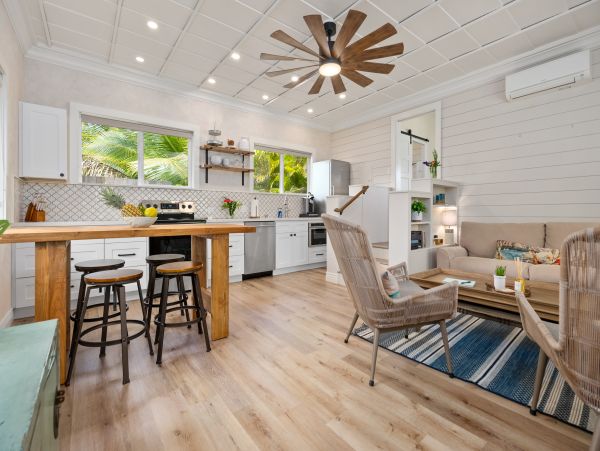 Kailua Beachfront Vacation Rental - Luxury Hawaii Home with Cottage