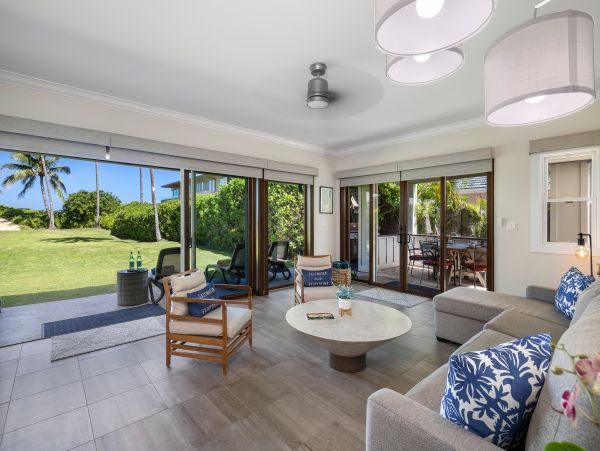 Kailua Beachfront Vacation Rental - Luxury Hawaii Home with Cottage