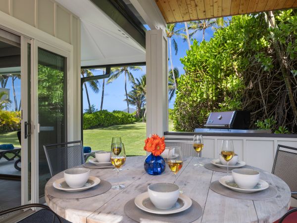 Kailua Beachfront Vacation Rental - Luxury Hawaii Home with Cottage