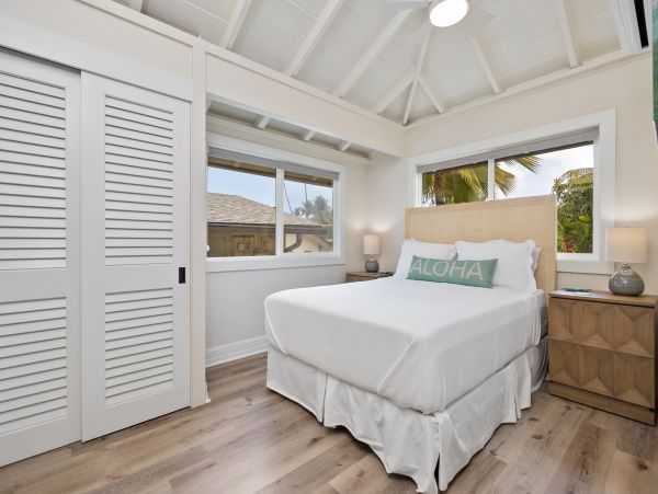 Kailua Beachfront Vacation Rental - Luxury Hawaii Home with Cottage