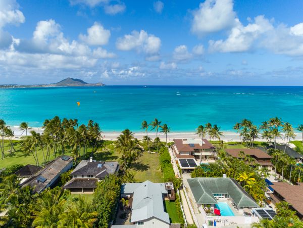 Kailua Beachfront Vacation Rental - Luxury Hawaii Home with Cottage