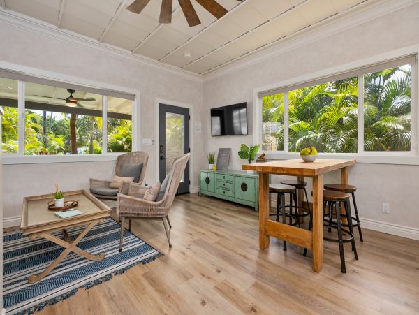 Kailua Beachfront Vacation Rental - Luxury Hawaii Home with Cottage