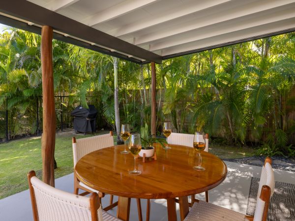 Kailua Beachfront Vacation Rental - Luxury Hawaii Home with Cottage
