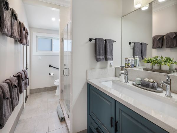 Kailua Beachfront Vacation Rental - Luxury Hawaii Home with Cottage