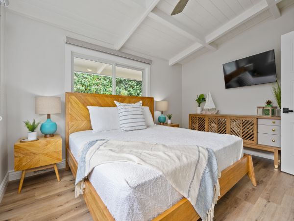 Kailua Beachfront Vacation Rental - Luxury Hawaii Home with Cottage