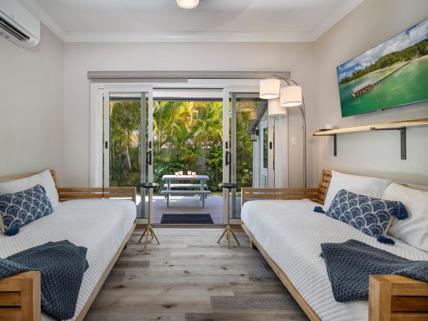 Kailua Beachfront Vacation Rental - Luxury Hawaii Home with Cottage