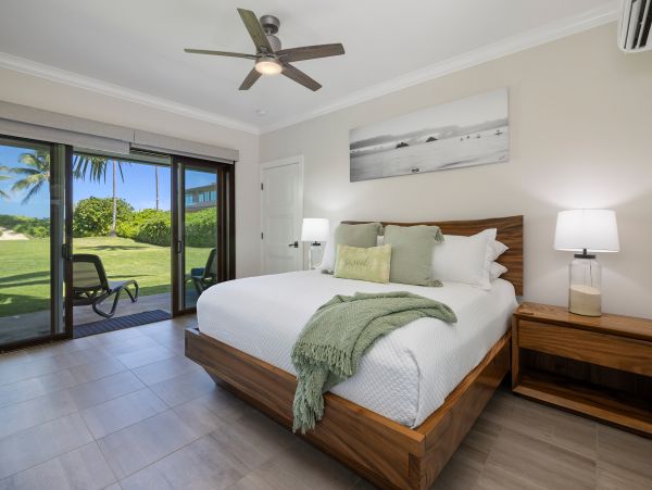 Kailua Beachfront Vacation Rental - Luxury Hawaii Home with Cottage