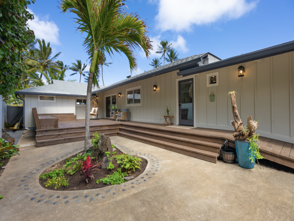 Kailua Beachfront Vacation Rental - Luxury Hawaii Home with Cottage