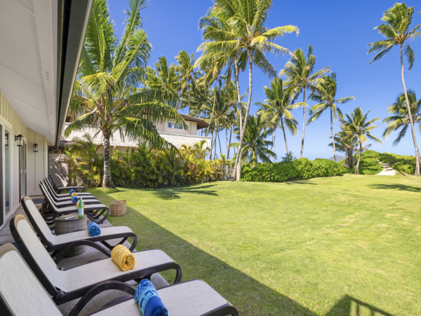 Kailua Beachfront Vacation Rental - Luxury Hawaii Home with Cottage