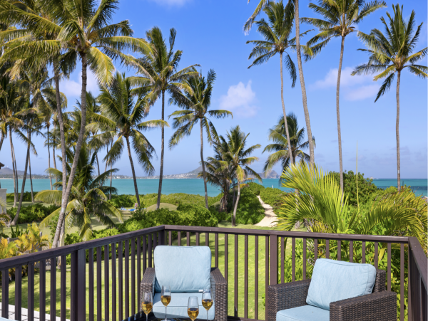 Kailua Beachfront Vacation Rental - Luxury Hawaii Home with Cottage