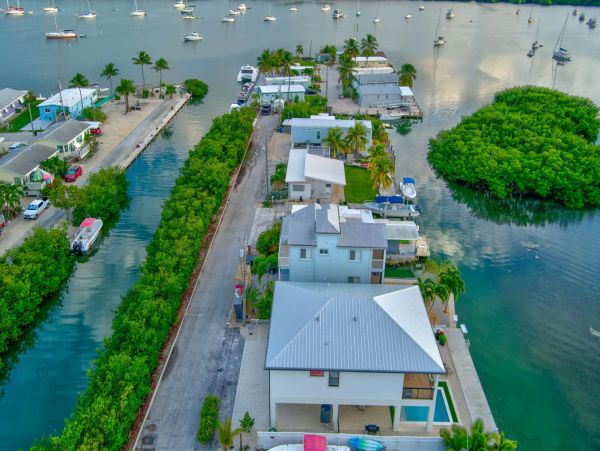 Luxurious Waterfront Retreat in Marathon, FL - 3-Bedroom Home with Private Pool