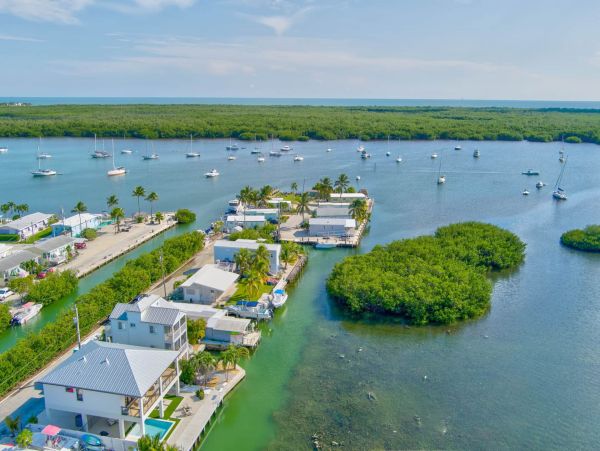 Luxurious Waterfront Retreat in Marathon, FL - 3-Bedroom Home with Private Pool