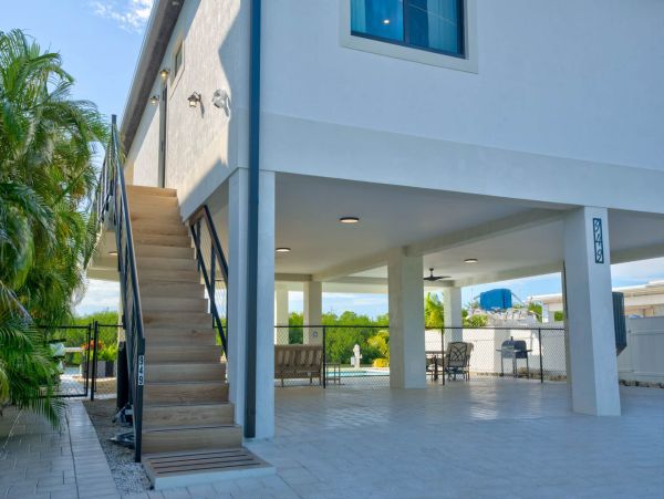 Luxurious Waterfront Retreat in Marathon, FL - 3-Bedroom Home with Private Pool