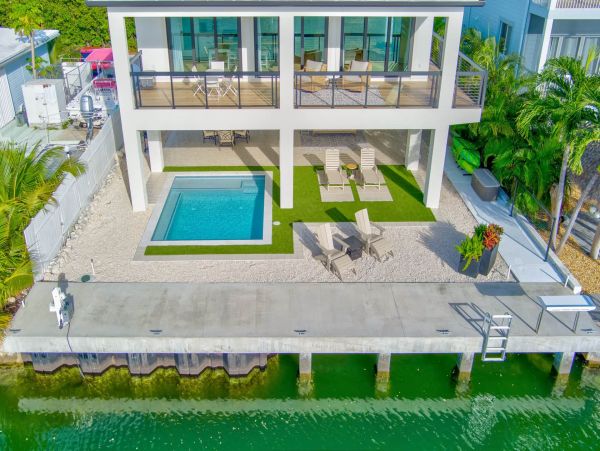 Luxurious Waterfront Retreat in Marathon, FL - 3-Bedroom Home with Private Pool