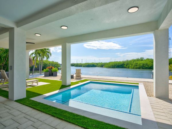 Luxurious Waterfront Retreat in Marathon, FL - 3-Bedroom Home with Private Pool