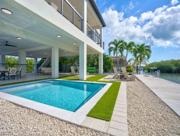 Luxurious Waterfront Retreat in Marathon, FL - 3-Bedroom Home with Private Pool