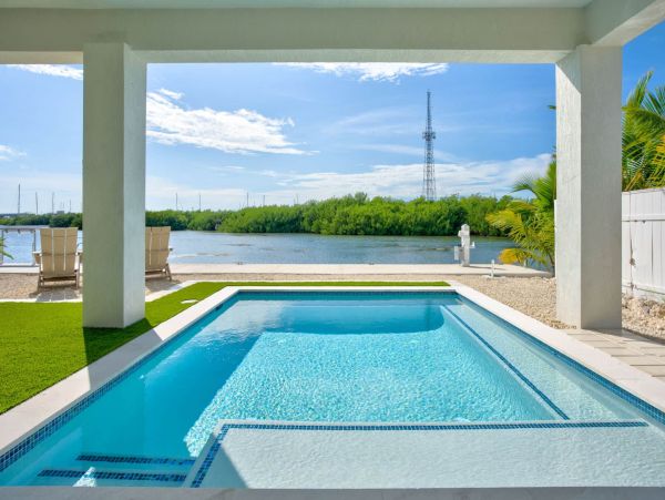 Luxurious Waterfront Retreat in Marathon, FL - 3-Bedroom Home with Private Pool