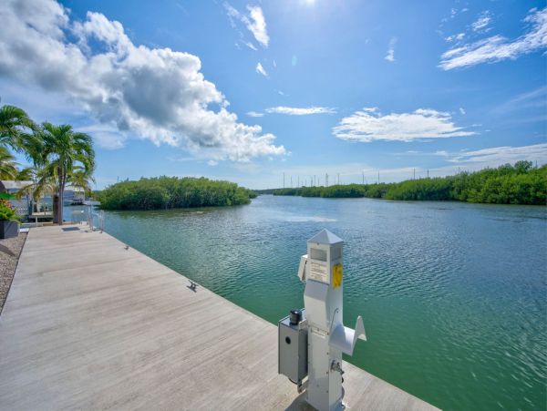 Luxurious Waterfront Retreat in Marathon, FL - 3-Bedroom Home with Private Pool