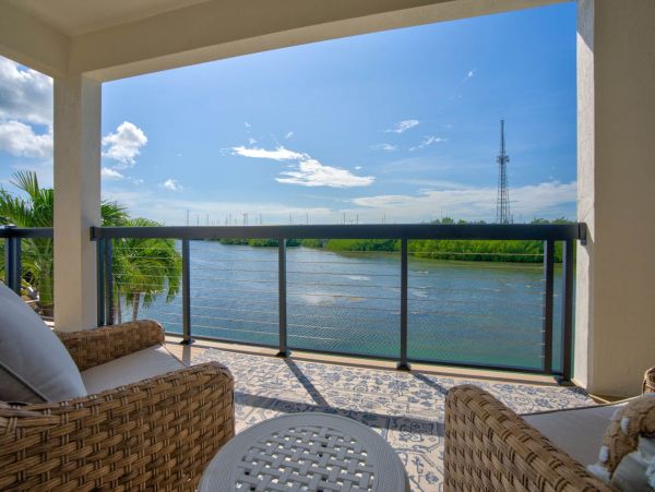 Luxurious Waterfront Retreat in Marathon, FL - 3-Bedroom Home with Private Pool