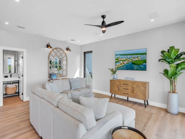 Luxurious Waterfront Retreat in Marathon, FL - 3-Bedroom Home with Private Pool