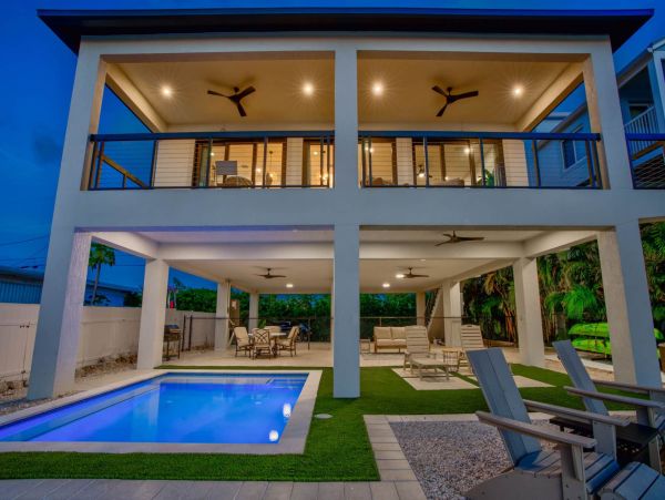Luxurious Waterfront Retreat in Marathon, FL - 3-Bedroom Home with Private Pool