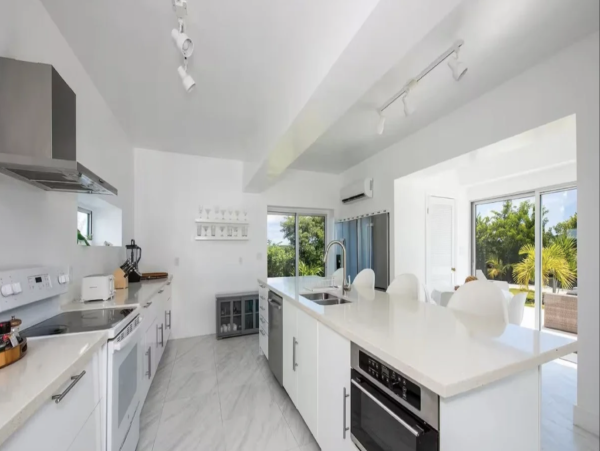 Caribbean Side Of Island Main House & Guest House Beach Estate
