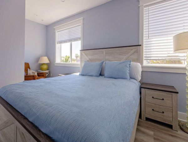 Experience Luxury in Anna Maria Island - 4 Bedroom Coastal Retreat