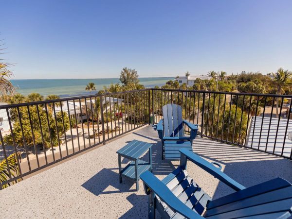 Experience Luxury in Anna Maria Island - 4 Bedroom Coastal Retreat