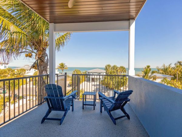 Experience Luxury in Anna Maria Island - 4 Bedroom Coastal Retreat