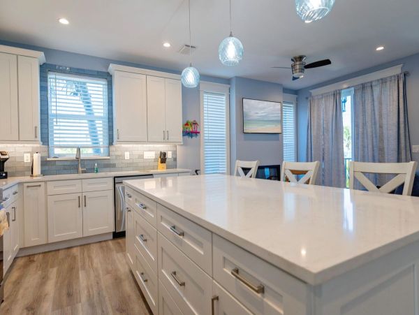Experience Luxury in Anna Maria Island - 4 Bedroom Coastal Retreat