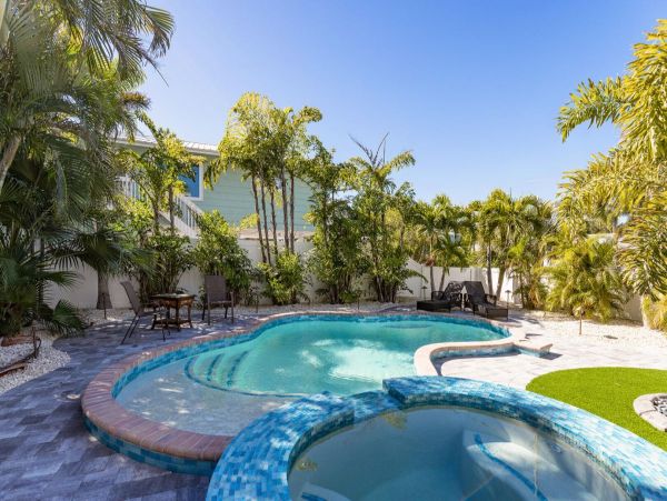 Experience Luxury in Anna Maria Island - 4 Bedroom Coastal Retreat