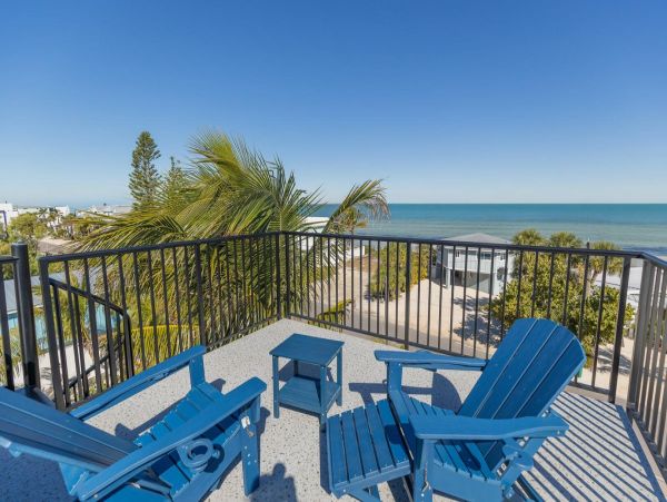 Experience Luxury in Anna Maria Island - 4 Bedroom Coastal Retreat