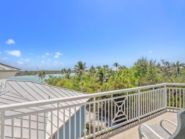 Luxury Captiva Island Estate with Private Beach Access