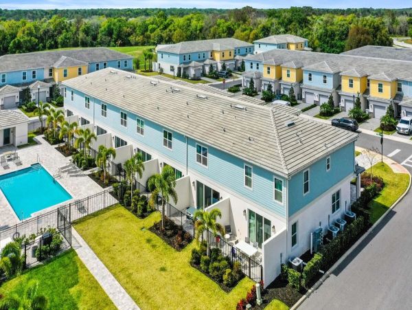 Luxury Townhouse 3-bedroom - Great Amenities in Reunion