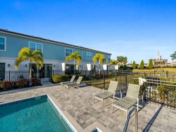 Luxury Townhouse 3-bedroom - Great Amenities in Reunion